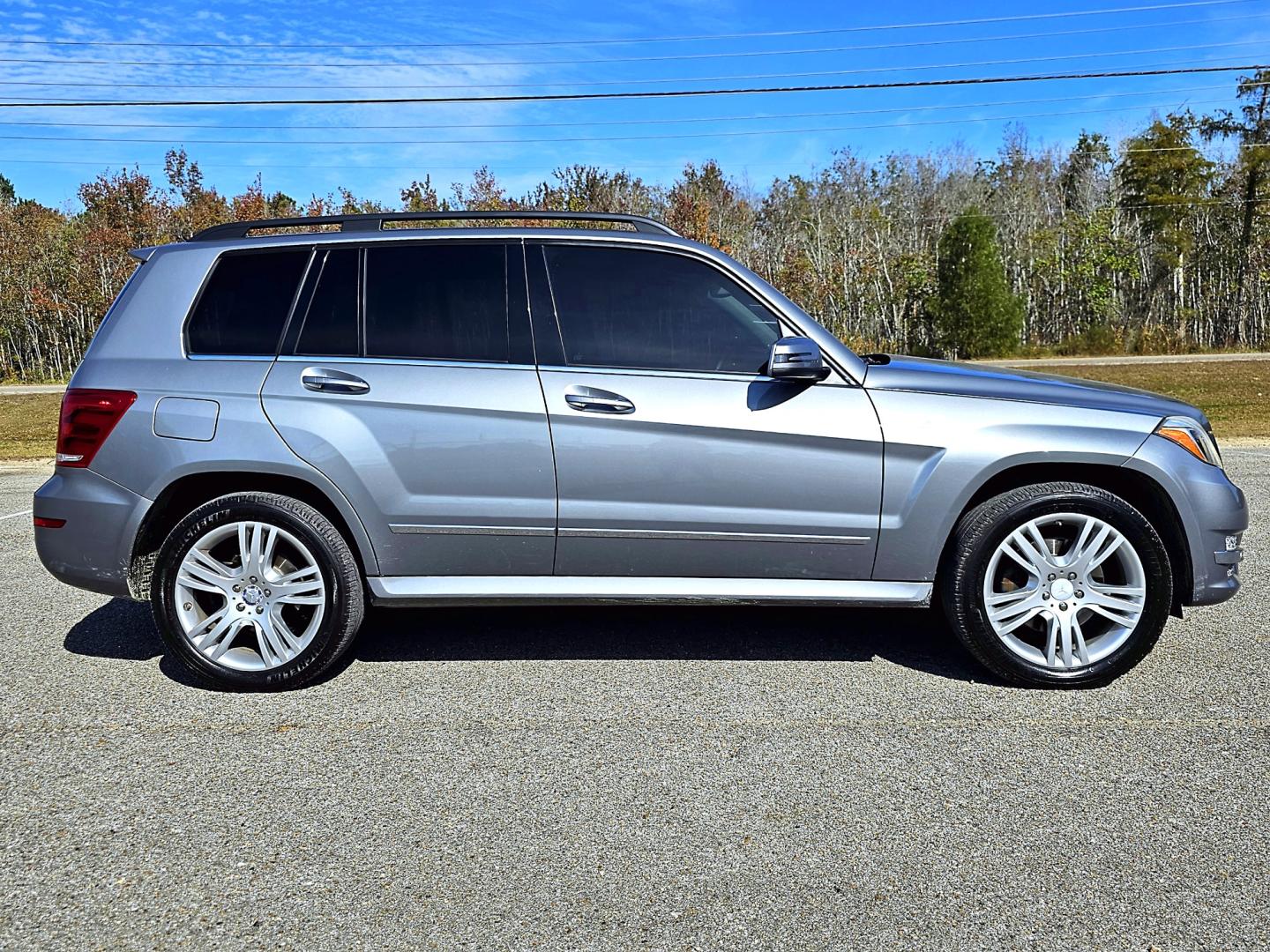 2013 Silver Mercedes-Benz GLK-Class GLK350 4MATIC (WDCGG8JB4DG) with an 3.5L V6 DOHC 24V engine, 7-Speed Automatic transmission, located at 18001 Kellogg Rd, Saucier, MS, 39574, (228) 832-1441, 39.421459, -76.641457 - Photo#3